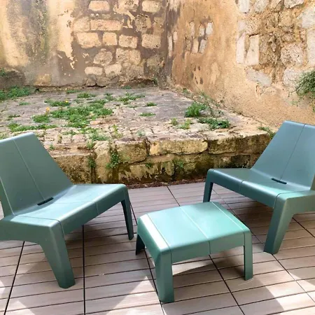 Cote Cour - - La Conciergerie. * Poitiers