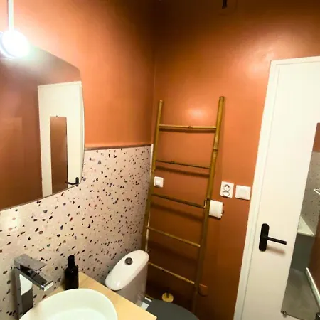 Cote Cour - - La Conciergerie. Poitiers