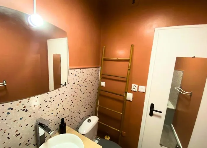 Cote Cour - - La Conciergerie. Poitiers